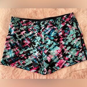 NWT Fabletics Eloise Athletic Short in Beta Geo Print